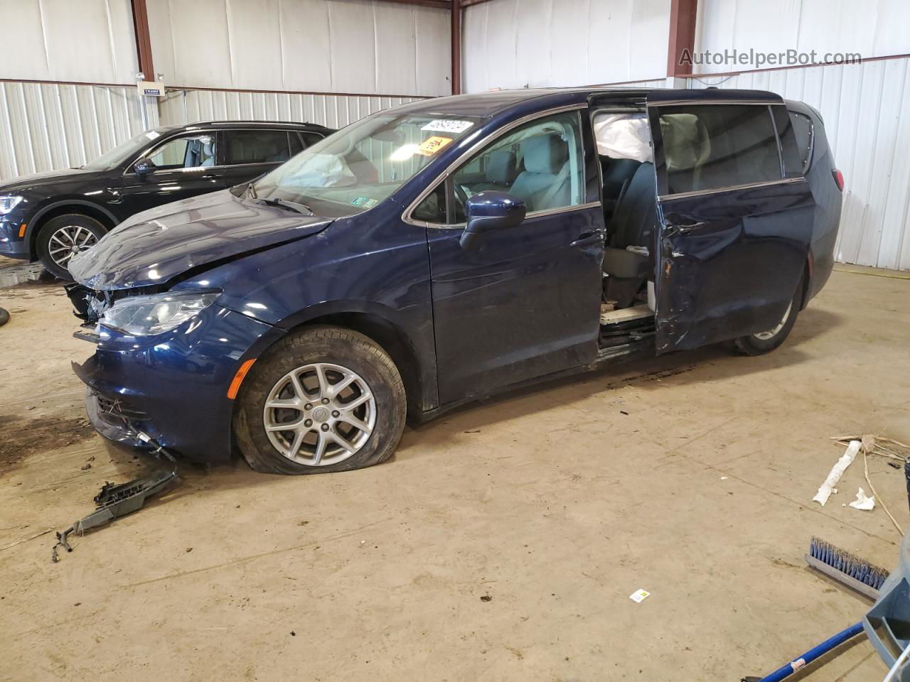 2017 Chrysler Pacifica Touring Blue vin: 2C4RC1DG9HR702895