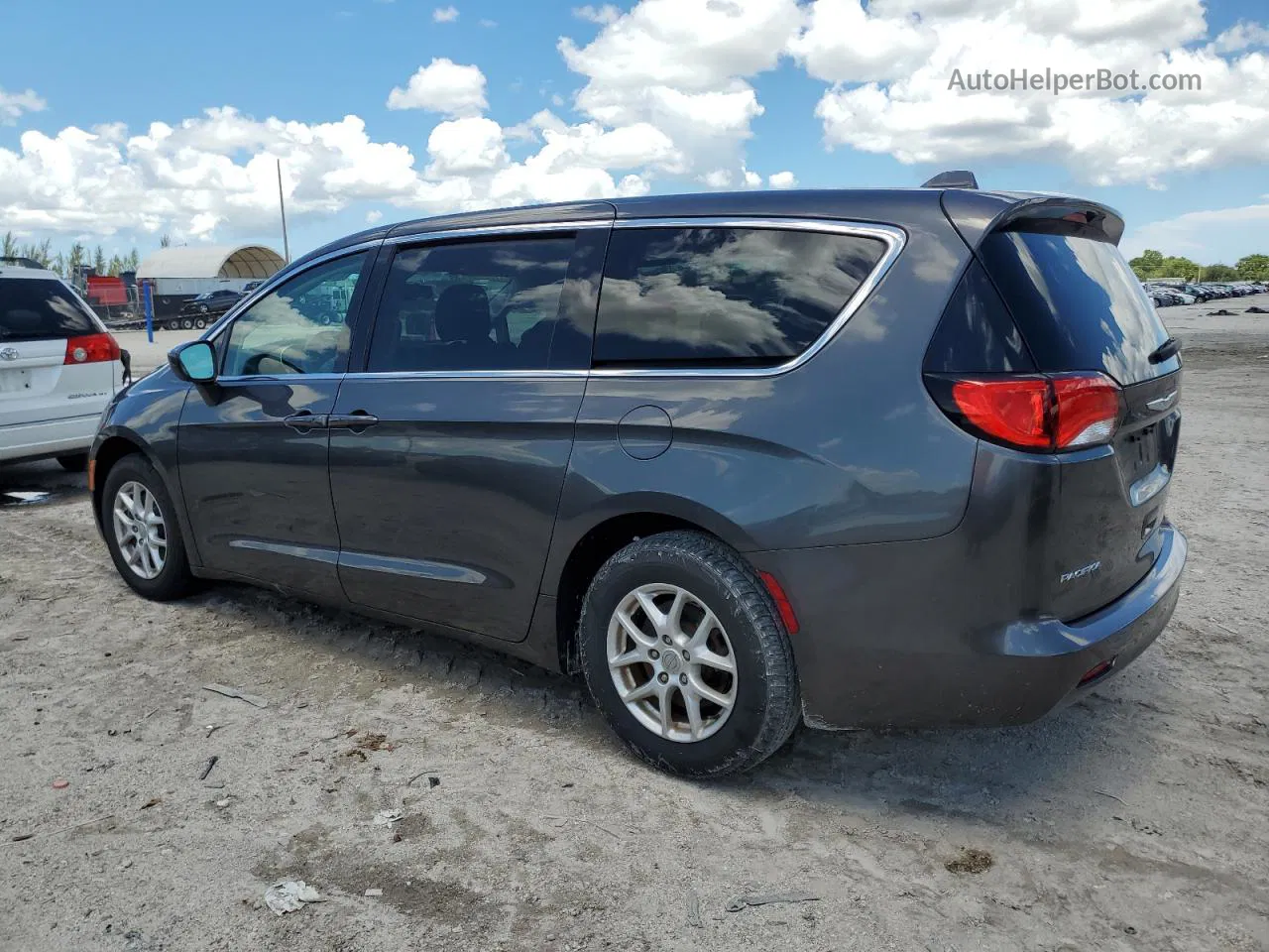 2017 Chrysler Pacifica Touring Gray vin: 2C4RC1DGXHR653965