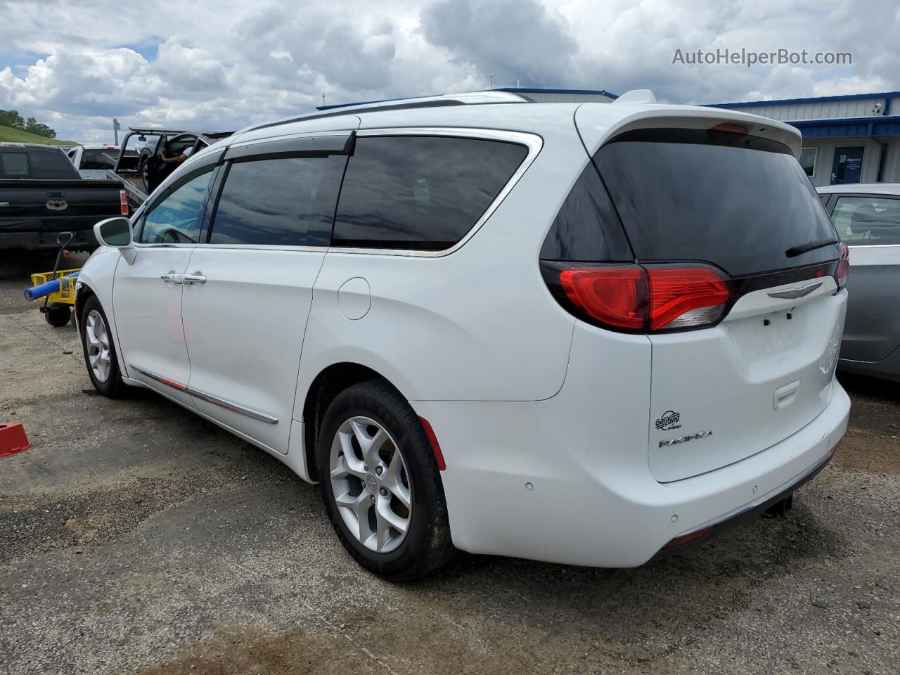 2017 Chrysler Pacifica Touring L Plus White vin: 2C4RC1EG0HR534157