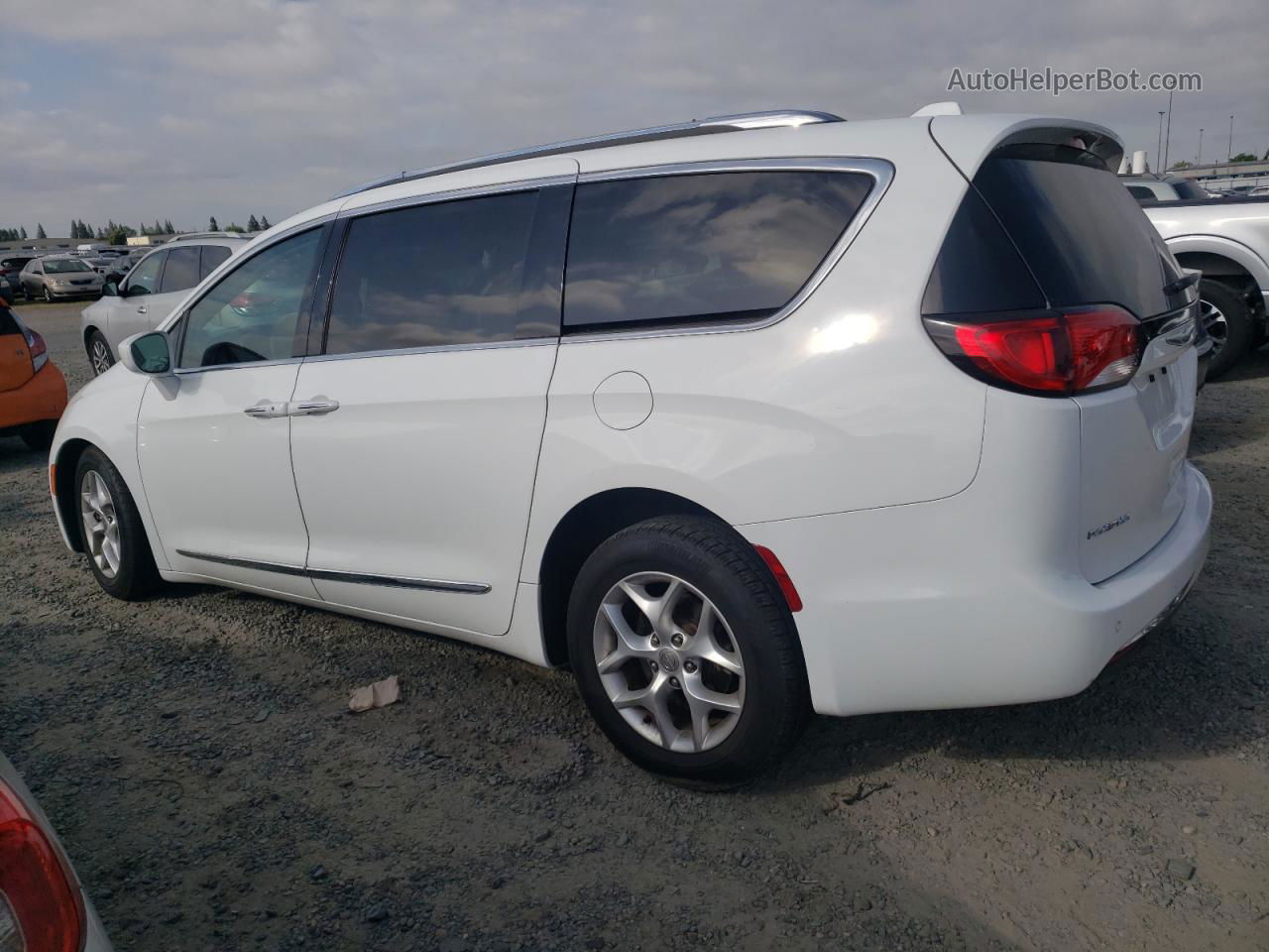 2017 Chrysler Pacifica Touring L Plus White vin: 2C4RC1EG1HR752513