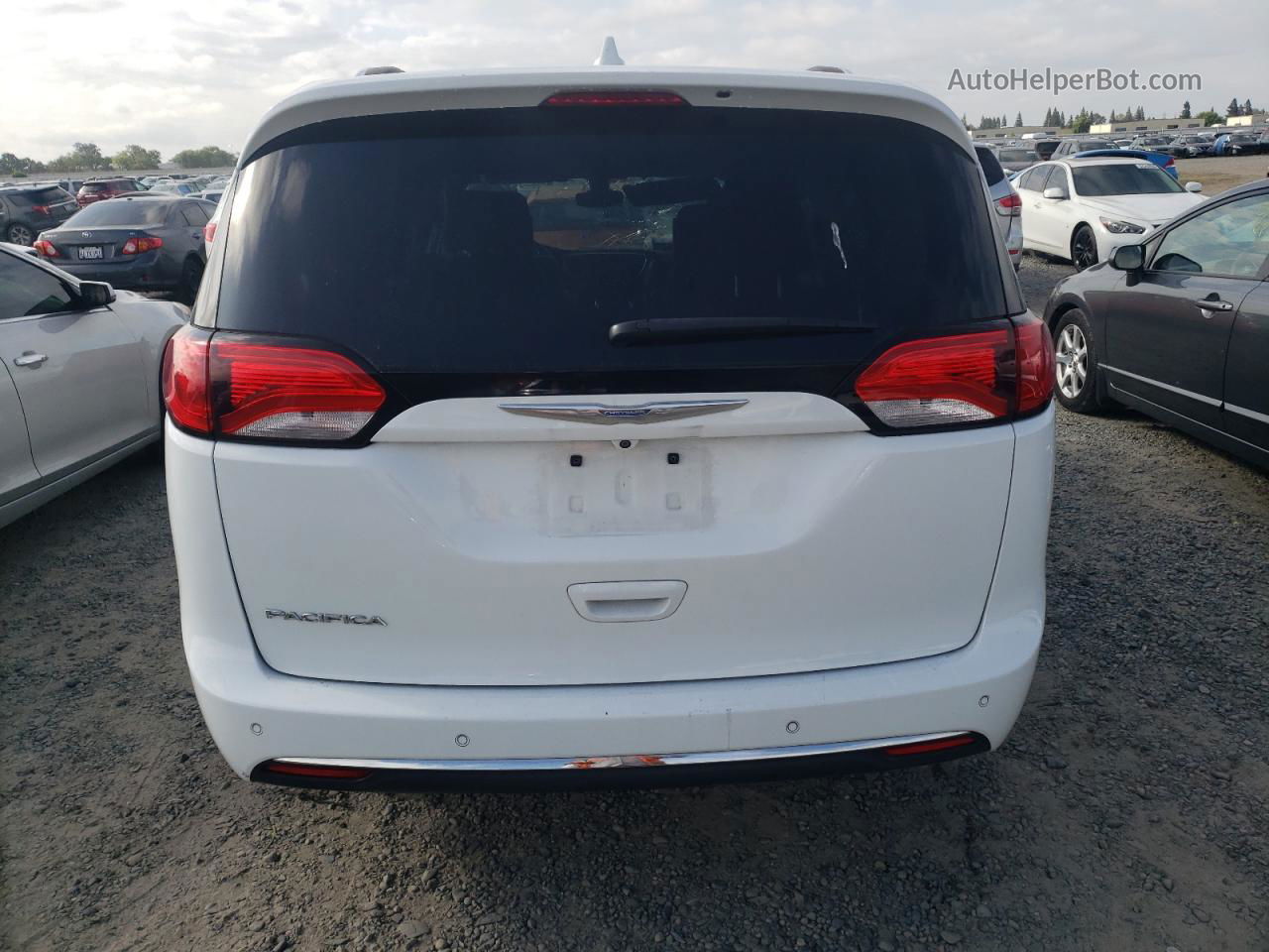 2017 Chrysler Pacifica Touring L Plus White vin: 2C4RC1EG1HR752513