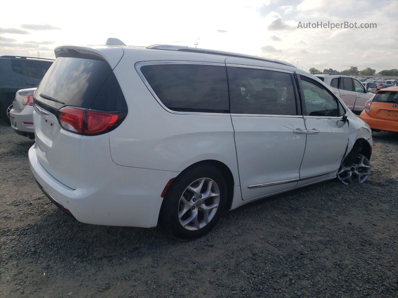 2017 Chrysler Pacifica Touring L Plus White vin: 2C4RC1EG1HR752513