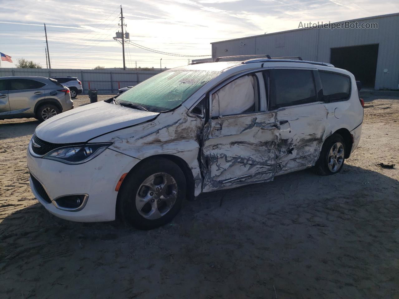 2017 Chrysler Pacifica Touring L Plus White vin: 2C4RC1EG2HR837683