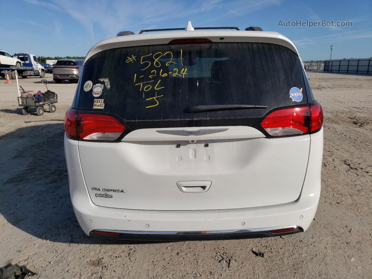 2017 Chrysler Pacifica Touring L Plus White vin: 2C4RC1EG2HR837683