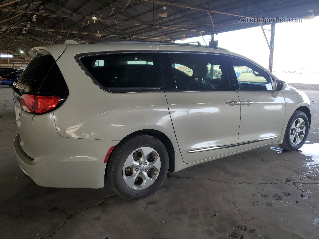 2017 Chrysler Pacifica Touring L Plus White vin: 2C4RC1EG4HR763974