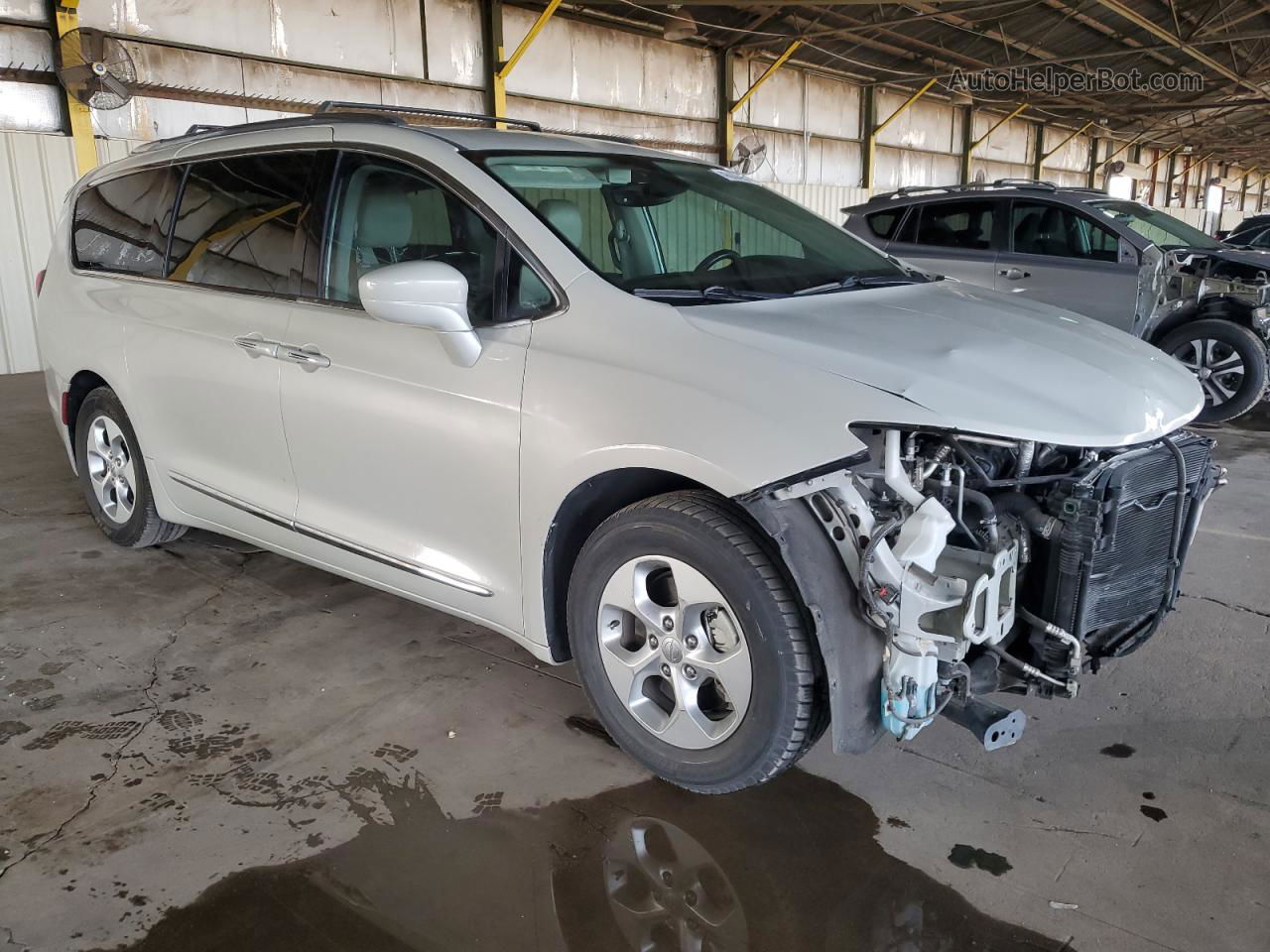 2017 Chrysler Pacifica Touring L Plus White vin: 2C4RC1EG4HR763974