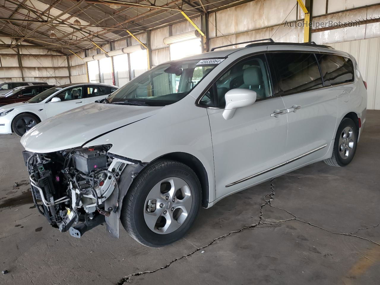 2017 Chrysler Pacifica Touring L Plus White vin: 2C4RC1EG4HR763974