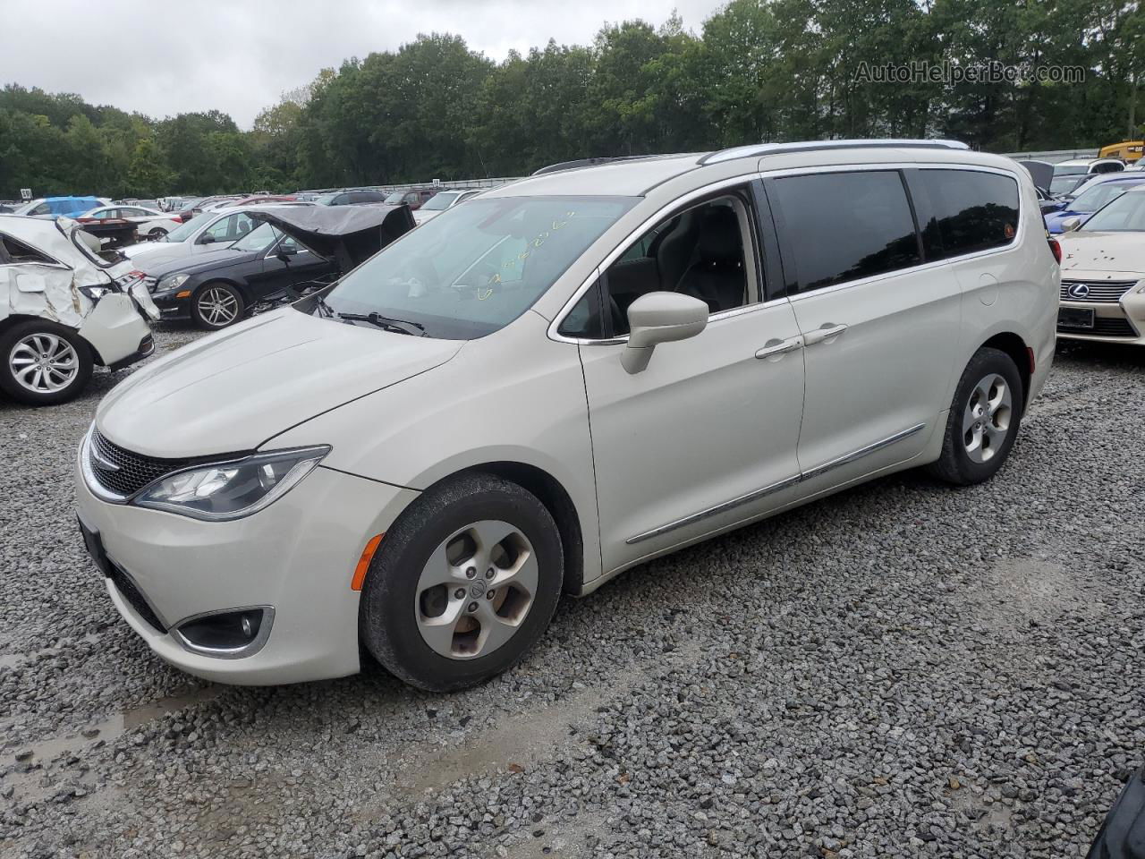 2017 Chrysler Pacifica Touring L Plus White vin: 2C4RC1EG6HR555952