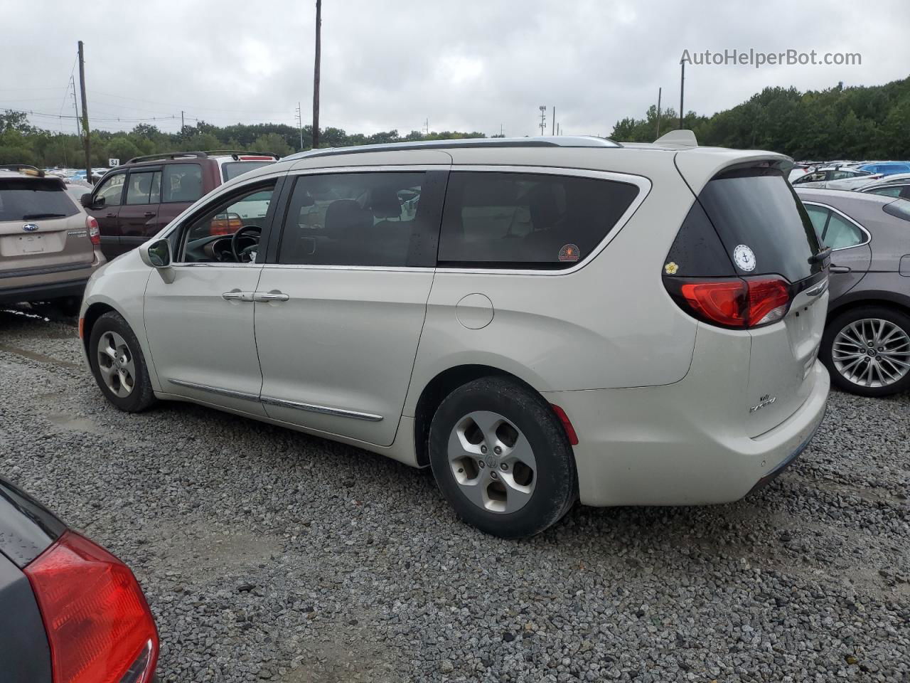 2017 Chrysler Pacifica Touring L Plus White vin: 2C4RC1EG6HR555952