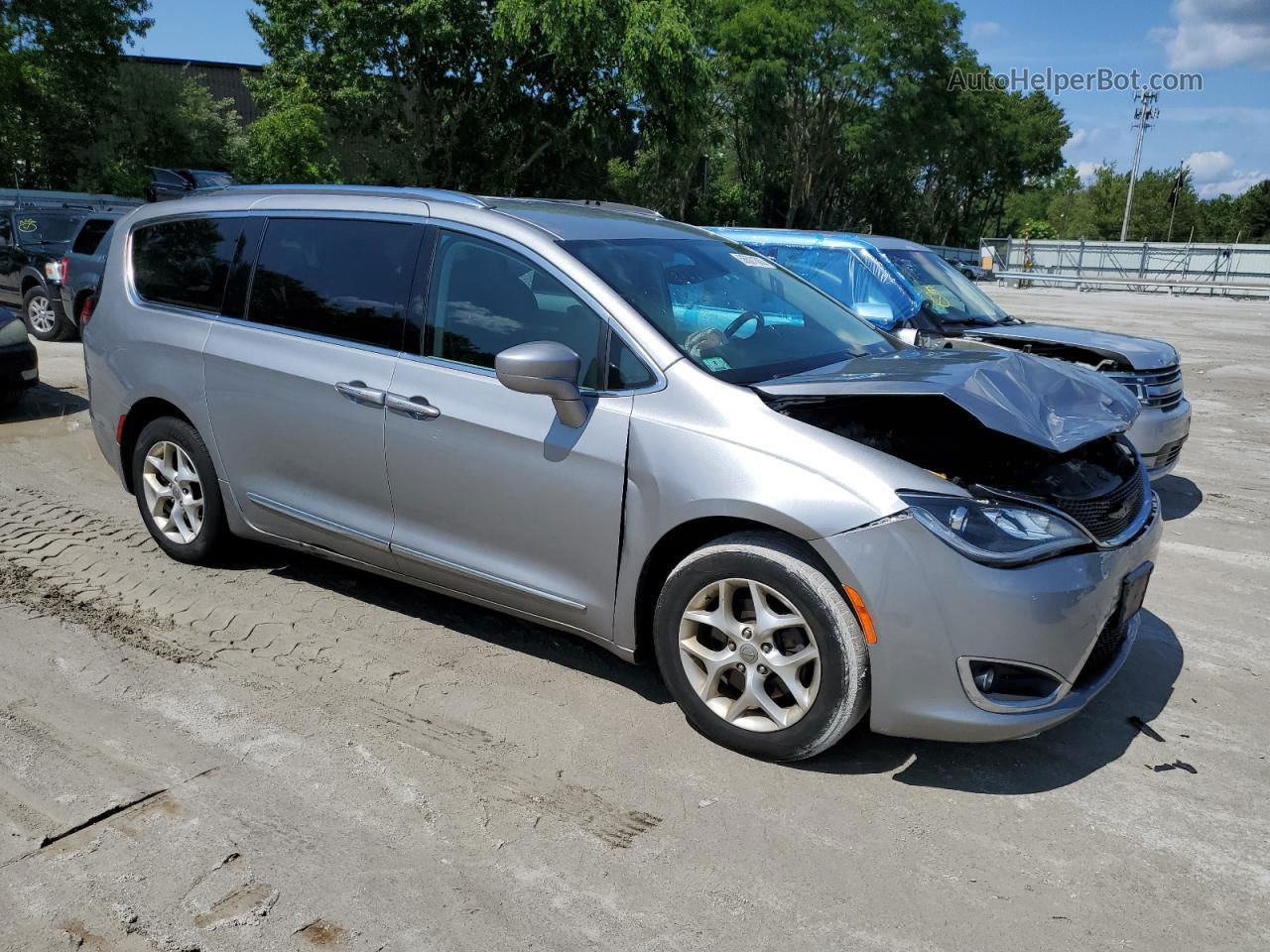 2017 Chrysler Pacifica Touring L Plus Silver vin: 2C4RC1EG7HR622655