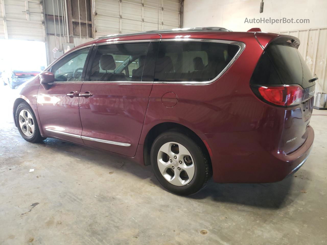 2017 Chrysler Pacifica Touring L Plus Red vin: 2C4RC1EGXHR541987