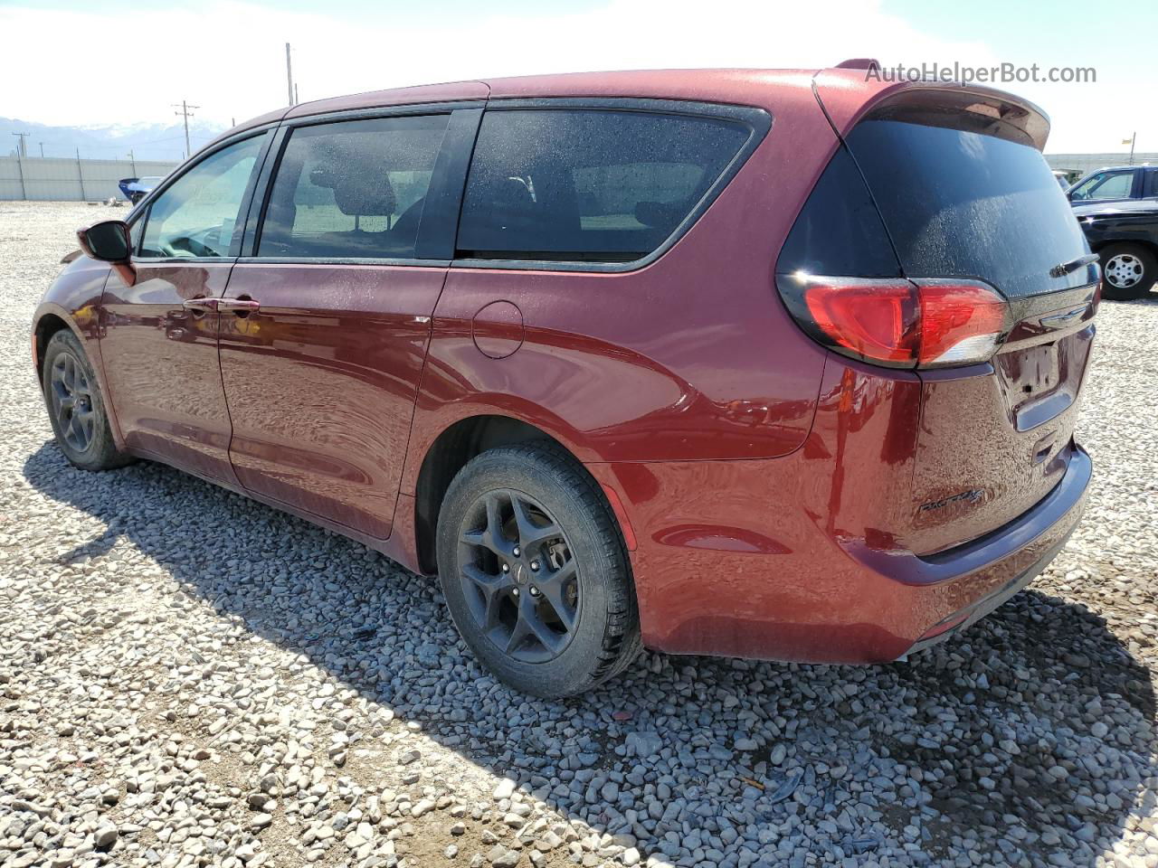 2020 Chrysler Pacifica Touring Burgundy vin: 2C4RC1FG0LR116768