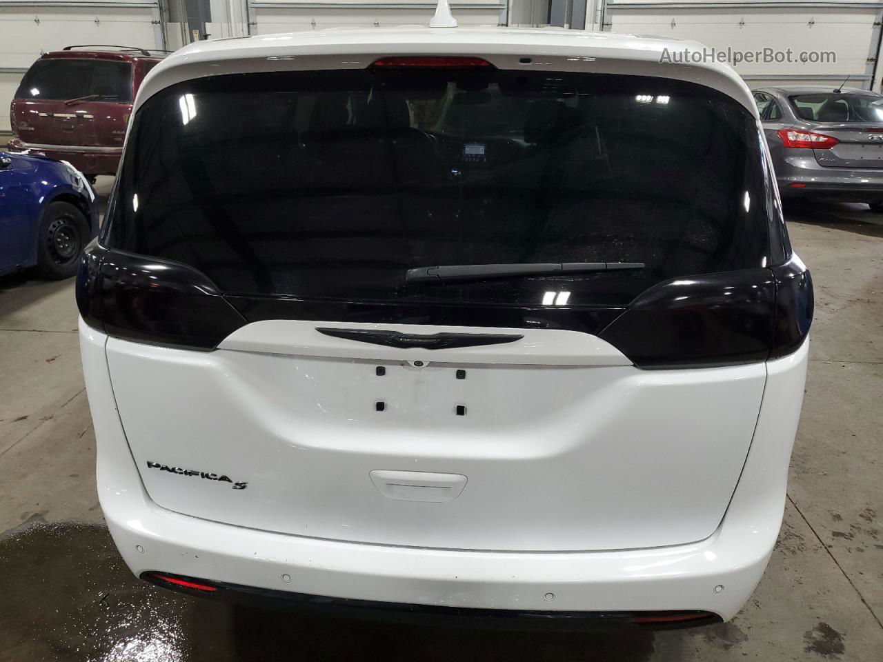 2020 Chrysler Pacifica Touring White vin: 2C4RC1FG2LR110017