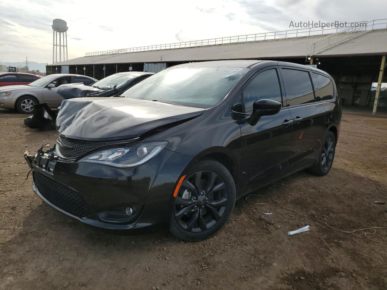 2020 Chrysler Pacifica Touring Черный vin: 2C4RC1FG2LR147729