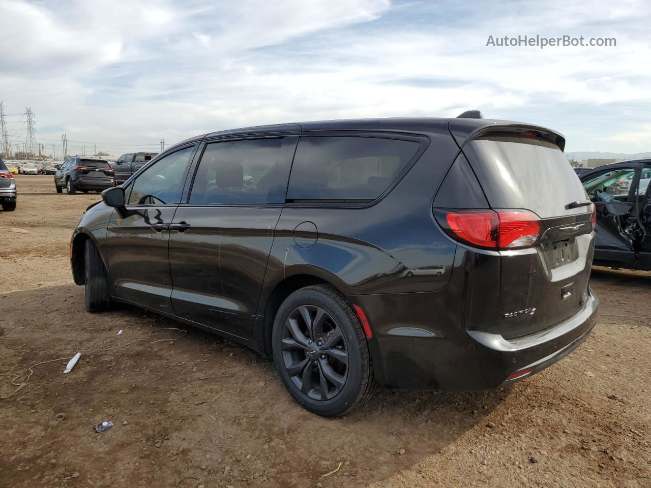 2020 Chrysler Pacifica Touring Черный vin: 2C4RC1FG2LR147729