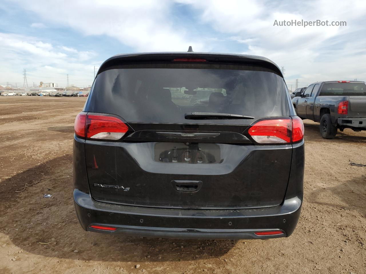 2020 Chrysler Pacifica Touring Черный vin: 2C4RC1FG2LR147729