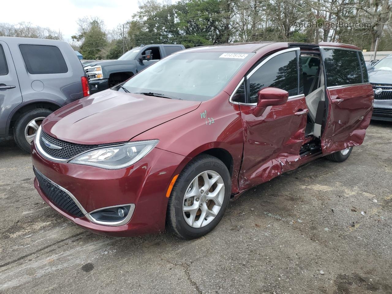 2020 Chrysler Pacifica Touring Burgundy vin: 2C4RC1FG3LR110673