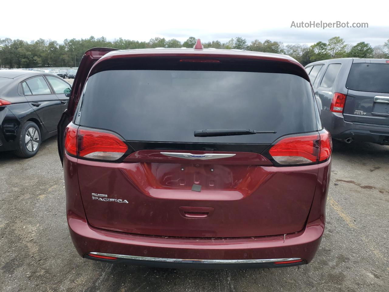 2020 Chrysler Pacifica Touring Burgundy vin: 2C4RC1FG3LR110673