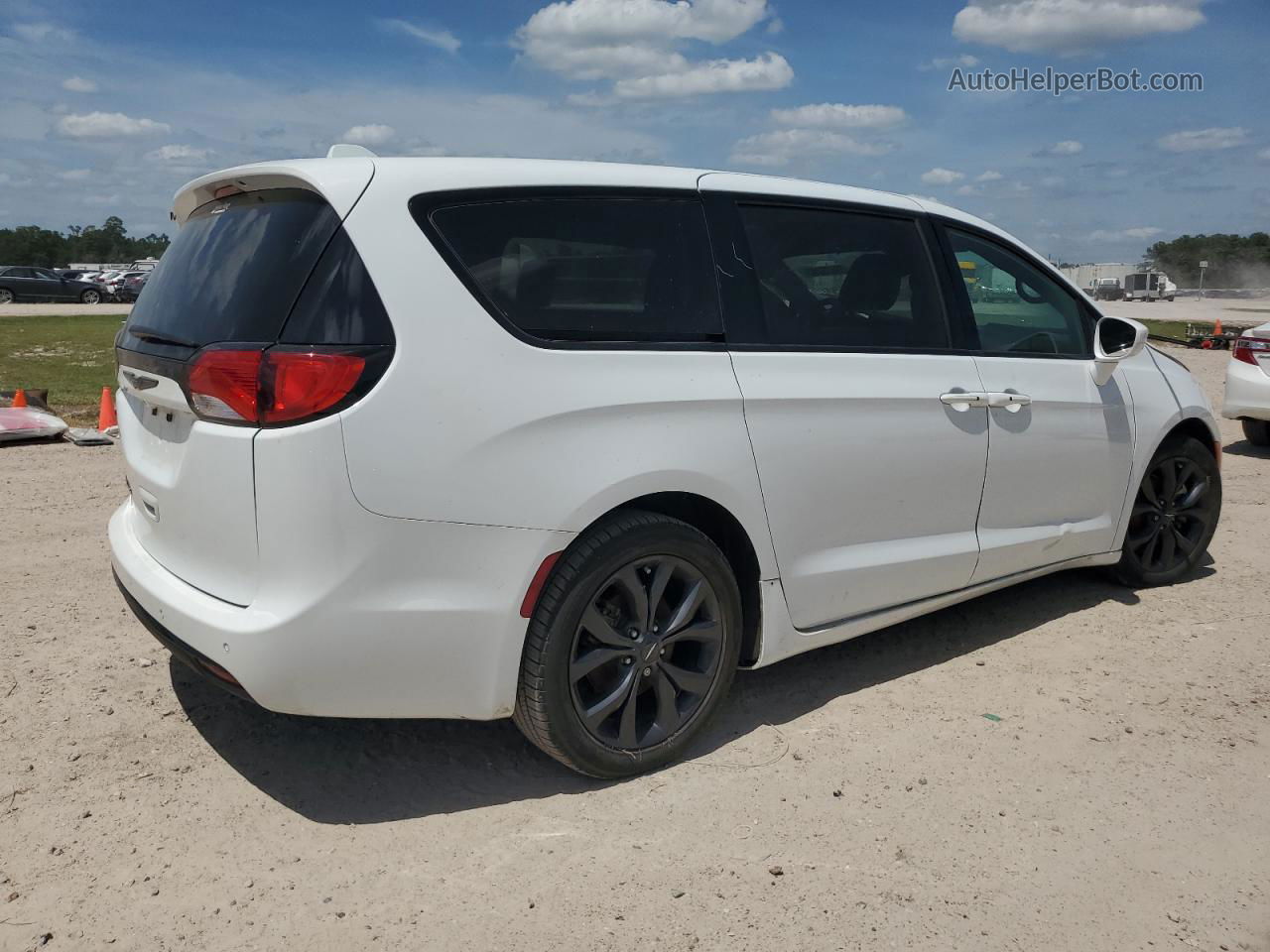 2020 Chrysler Pacifica Touring White vin: 2C4RC1FG4LR262865