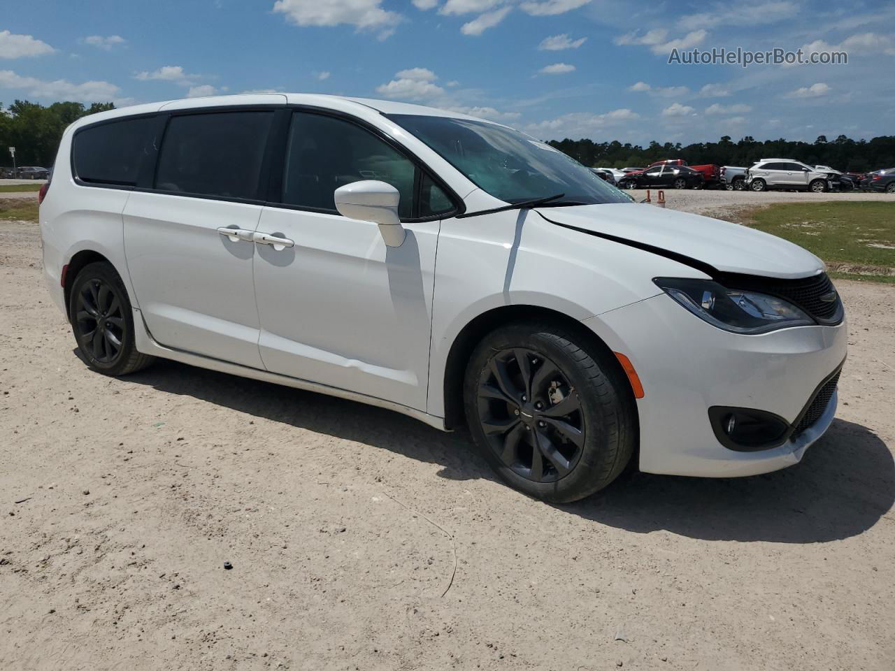 2020 Chrysler Pacifica Touring White vin: 2C4RC1FG4LR262865