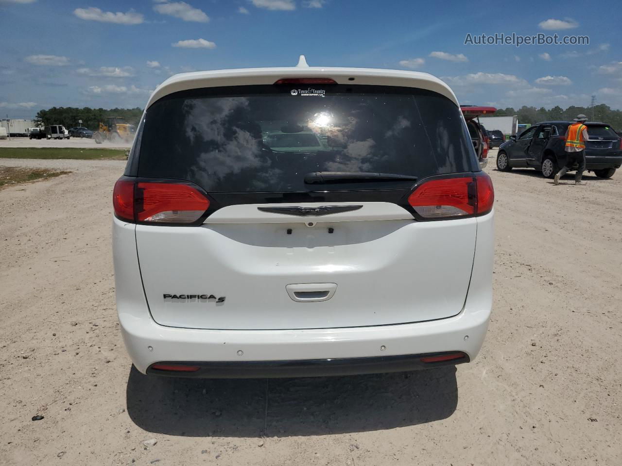 2020 Chrysler Pacifica Touring White vin: 2C4RC1FG4LR262865