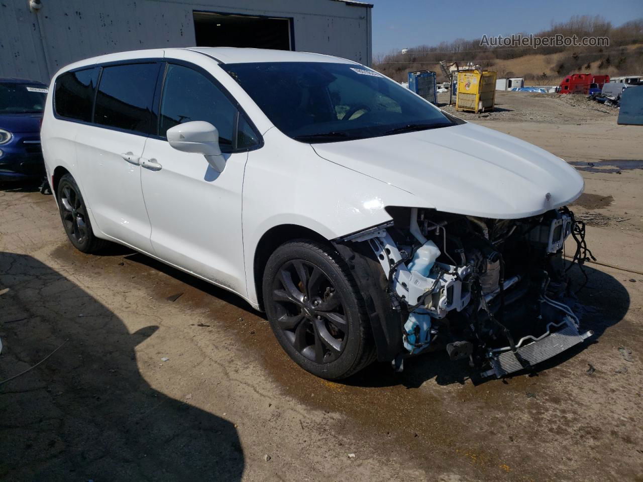 2020 Chrysler Pacifica Touring White vin: 2C4RC1FG9LR238058