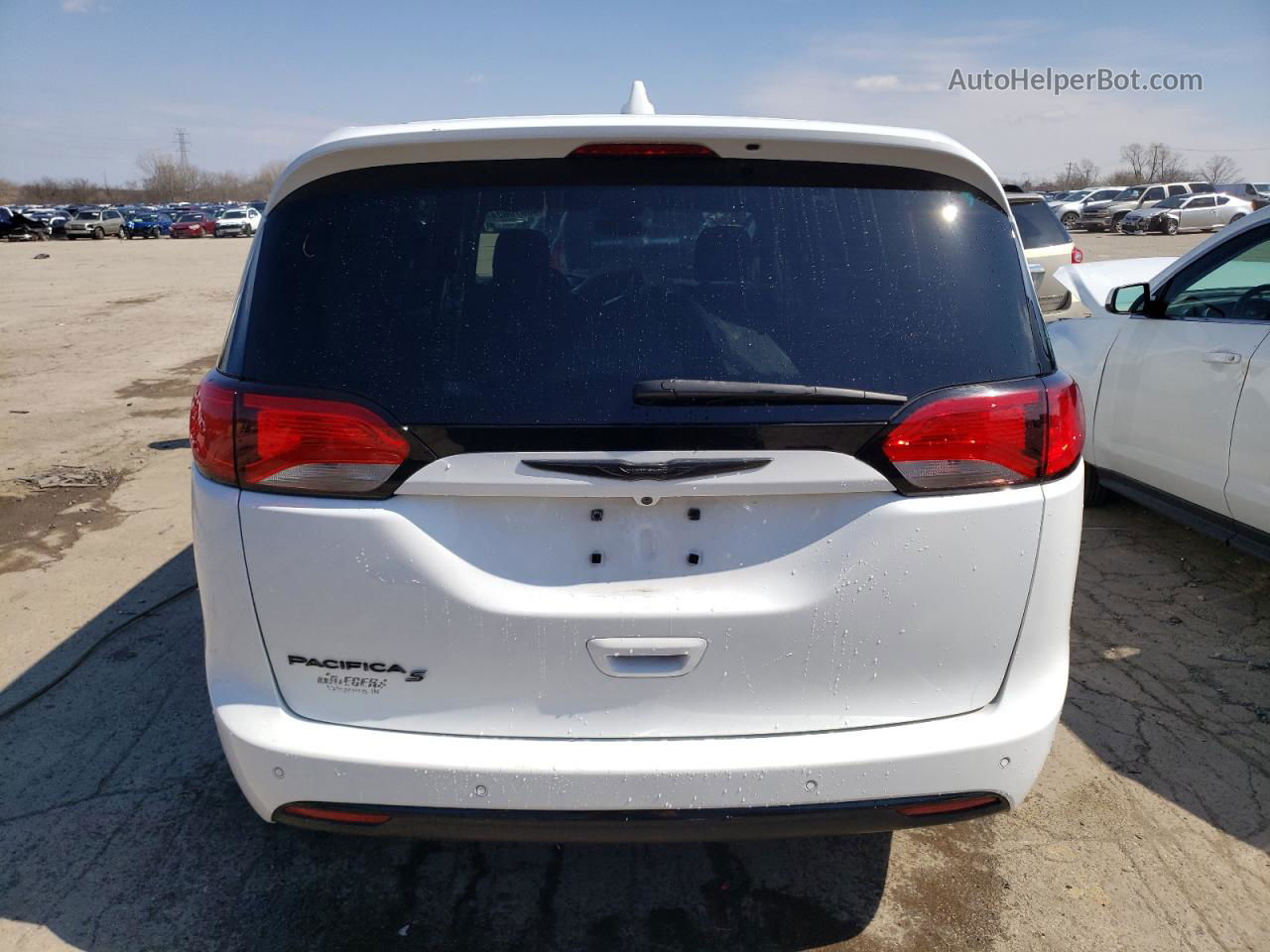 2020 Chrysler Pacifica Touring White vin: 2C4RC1FG9LR238058