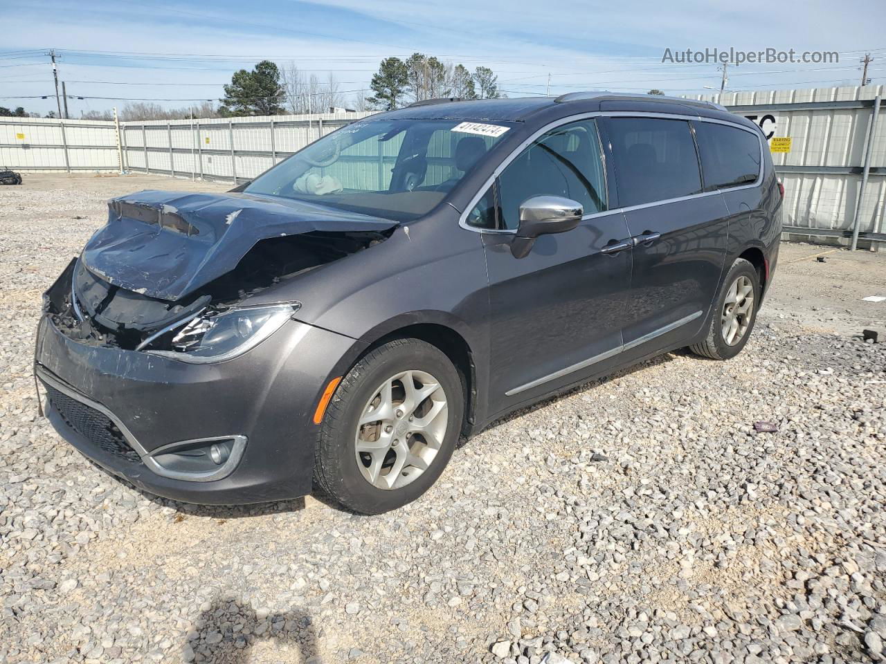 2017 Chrysler Pacifica Limited Gray vin: 2C4RC1FGXHR500497