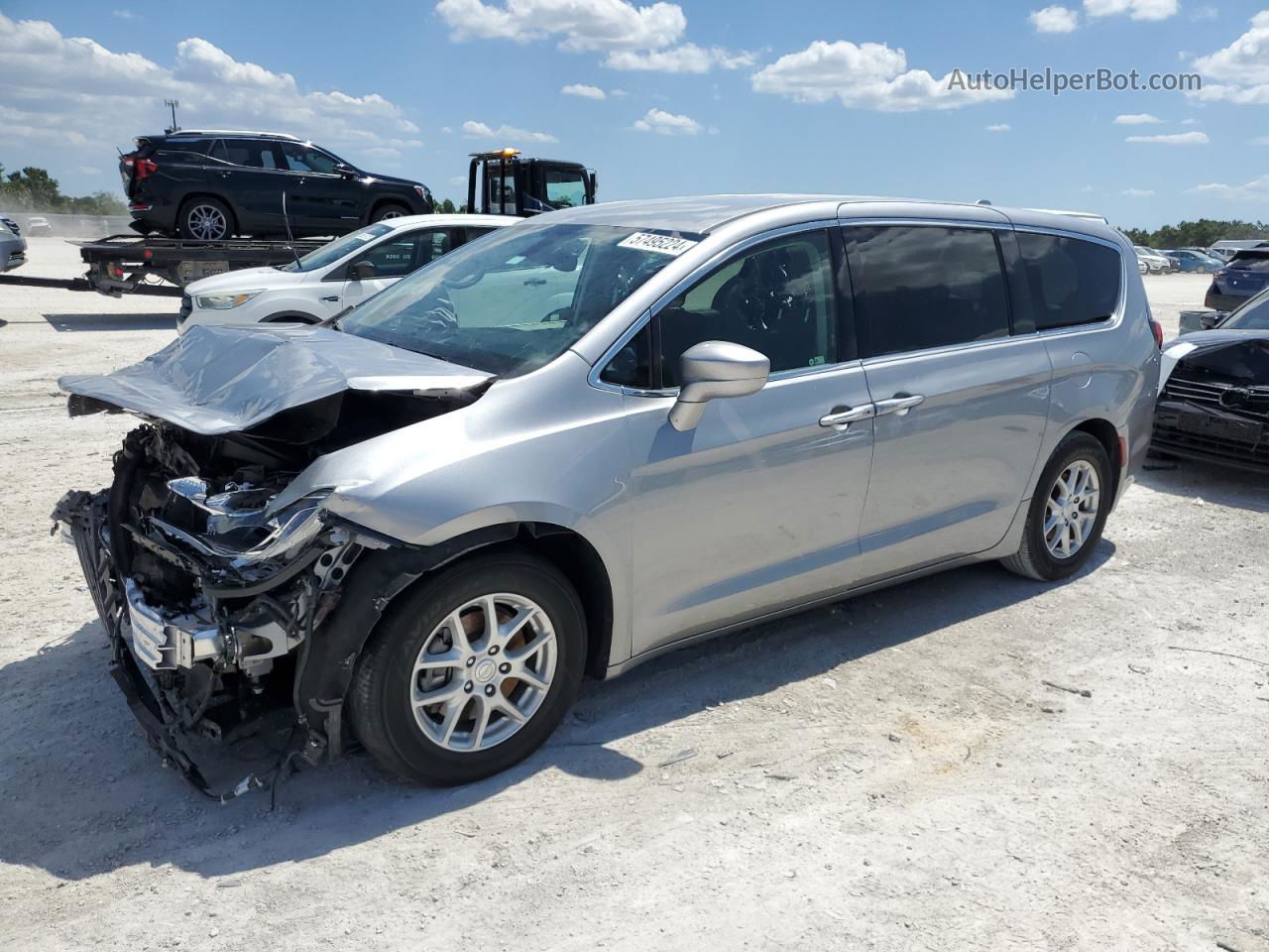 2020 Chrysler Pacifica Touring Silver vin: 2C4RC1FGXLR261946