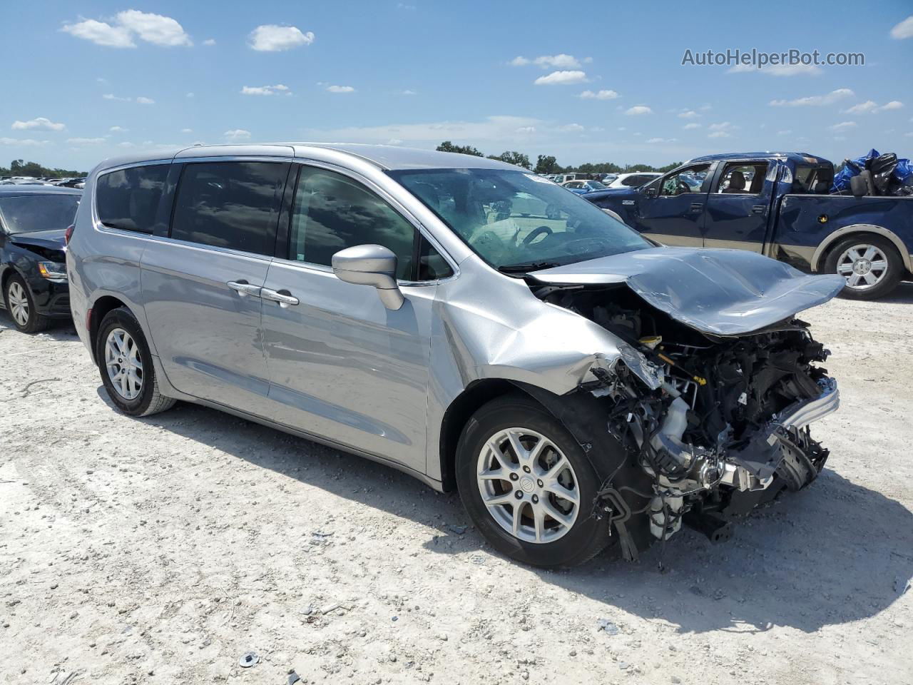 2020 Chrysler Pacifica Touring Silver vin: 2C4RC1FGXLR261946