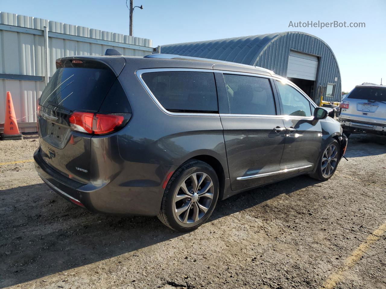 2017 Chrysler Pacifica Limited Gray vin: 2C4RC1GG0HR544328