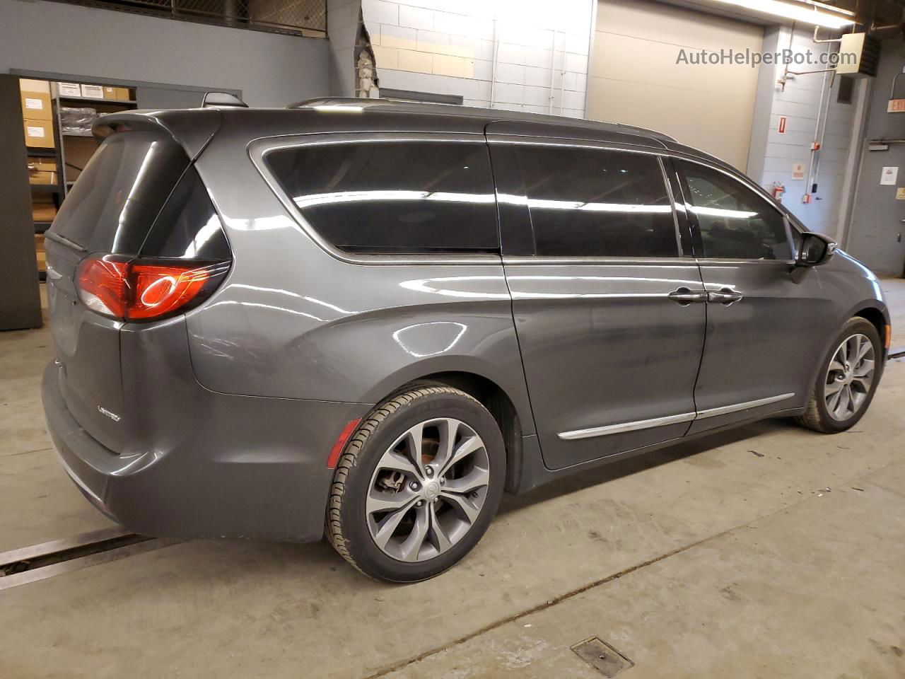 2017 Chrysler Pacifica Limited Gray vin: 2C4RC1GG0HR561467