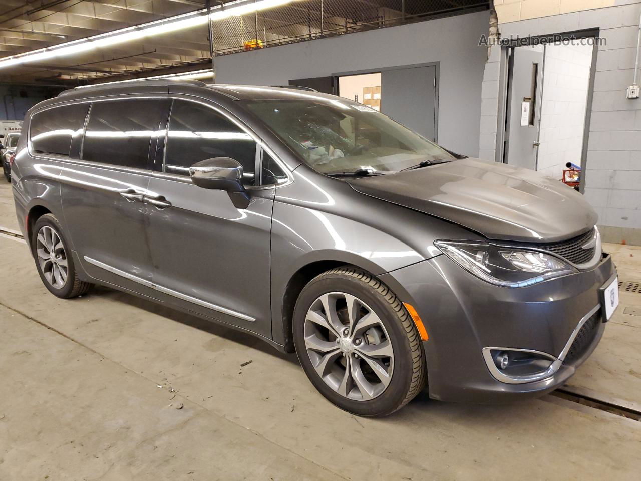 2017 Chrysler Pacifica Limited Gray vin: 2C4RC1GG0HR561467