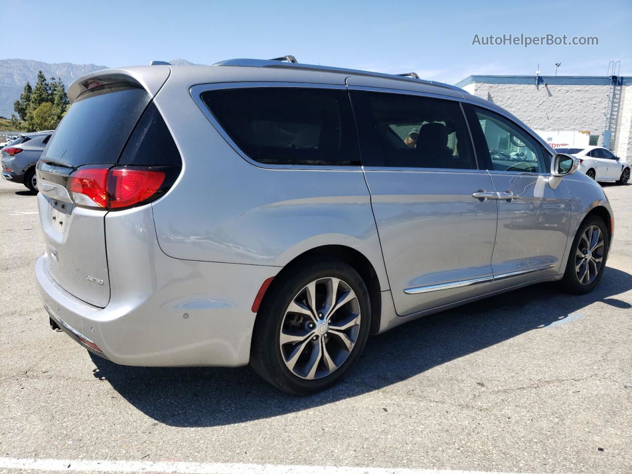 2017 Chrysler Pacifica Limited Gray vin: 2C4RC1GG0HR627810