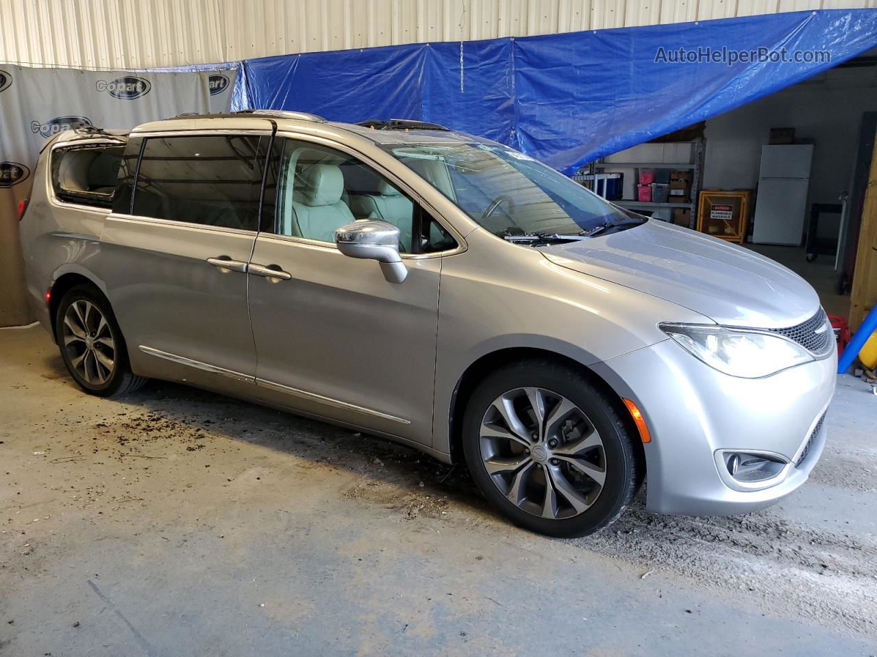 2017 Chrysler Pacifica Limited Silver vin: 2C4RC1GG0HR762902