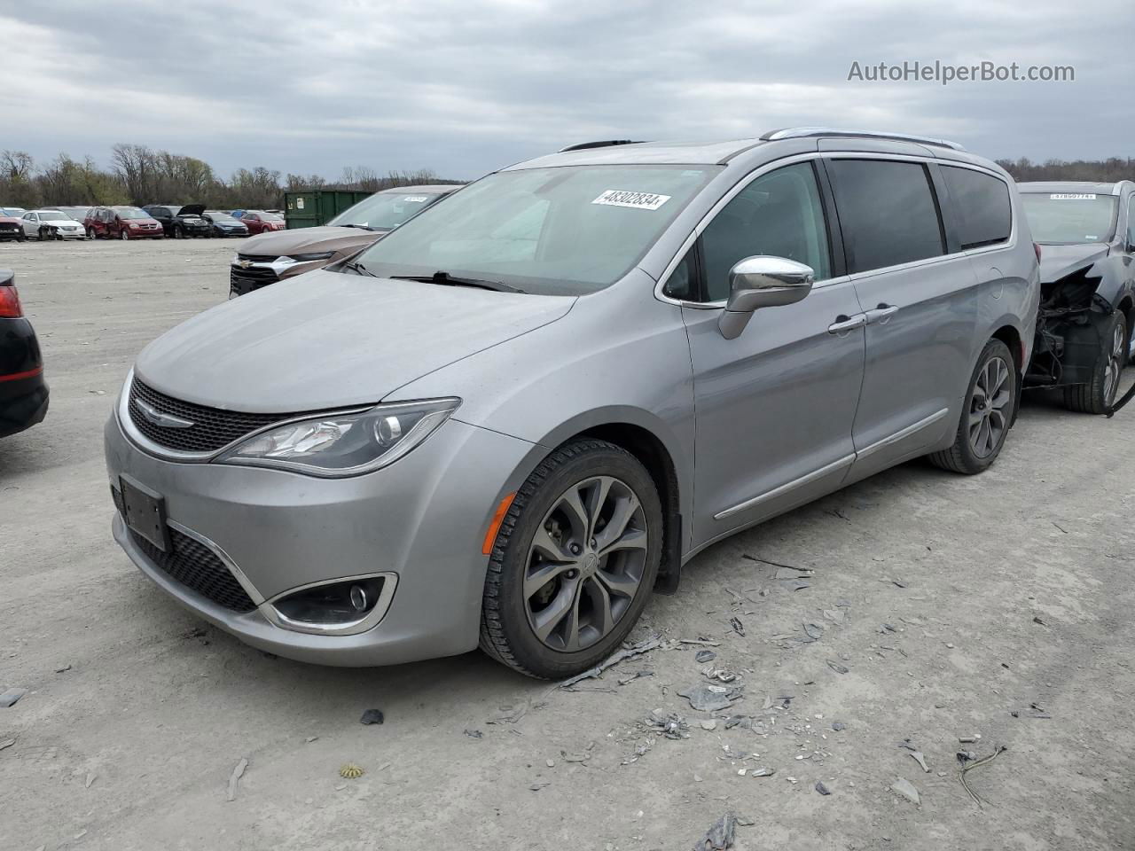 2017 Chrysler Pacifica Limited Silver vin: 2C4RC1GG1HR670181