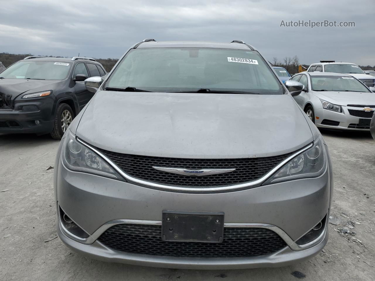 2017 Chrysler Pacifica Limited Silver vin: 2C4RC1GG1HR670181