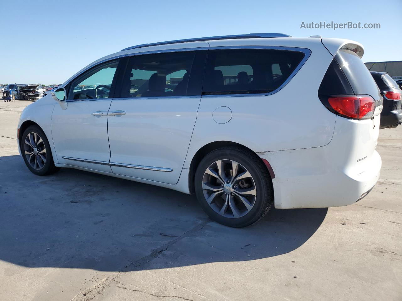 2017 Chrysler Pacifica Limited White vin: 2C4RC1GG2HR533766