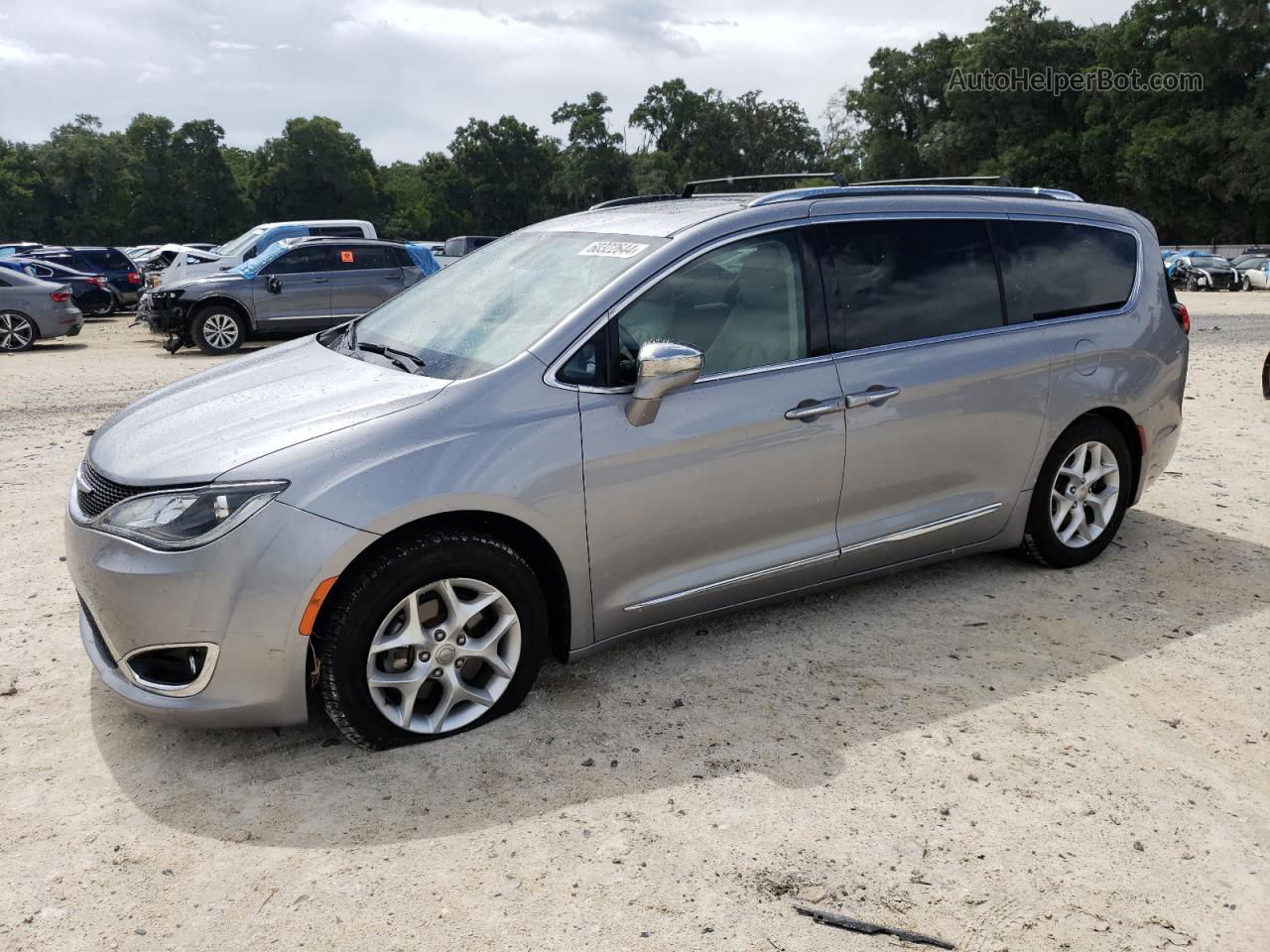 2020 Chrysler Pacifica Limited Silver vin: 2C4RC1GG2LR289304