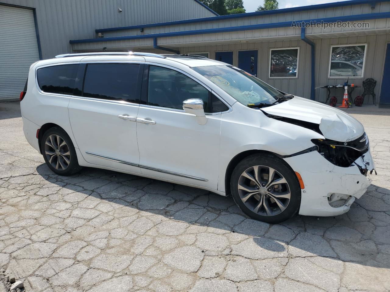 2017 Chrysler Pacifica Limited White vin: 2C4RC1GG3HR835762