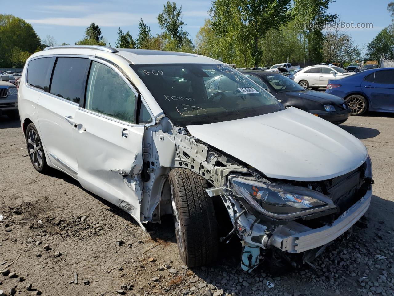 2017 Chrysler Pacifica Limited White vin: 2C4RC1GG4HR643301