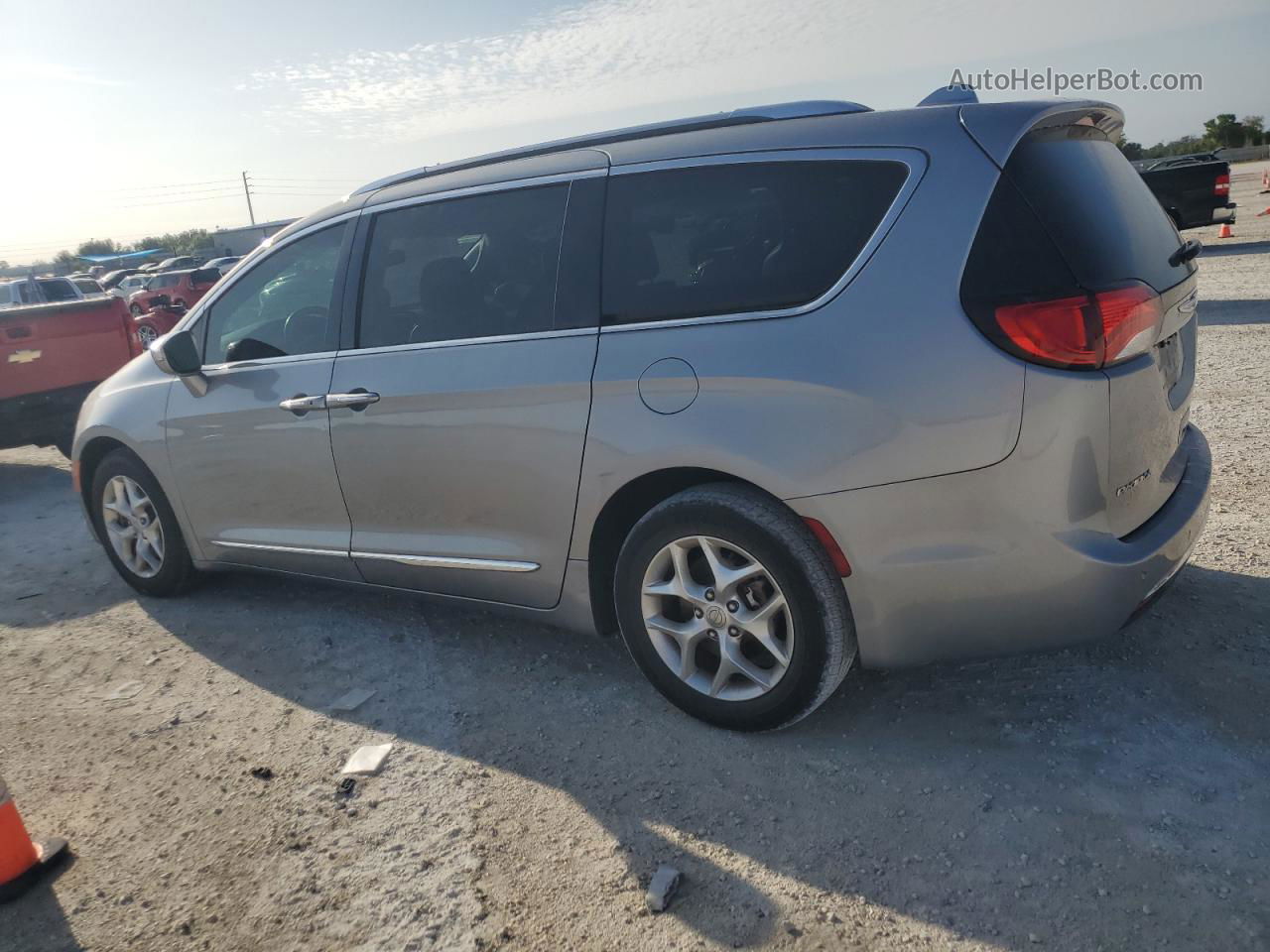 2020 Chrysler Pacifica Limited Silver vin: 2C4RC1GG5LR166550