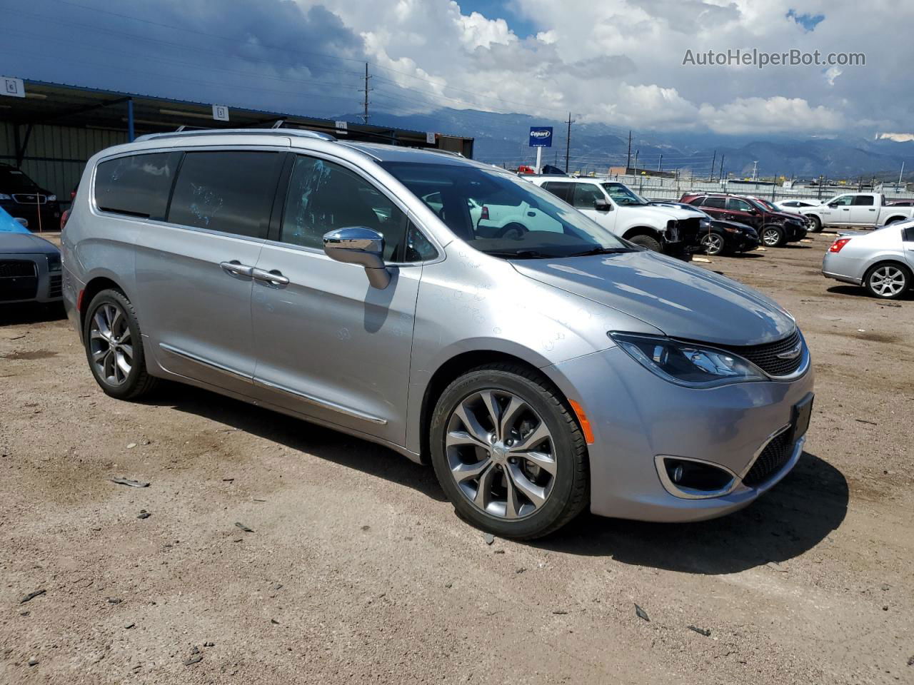 2017 Chrysler Pacifica Limited Silver vin: 2C4RC1GG6HR670550