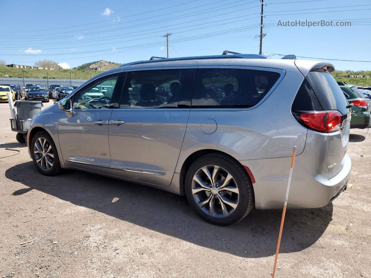 2017 Chrysler Pacifica Limited Silver vin: 2C4RC1GG6HR670550