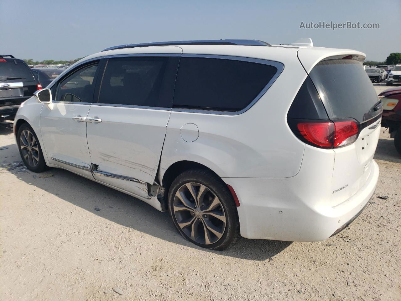 2017 Chrysler Pacifica Limited White vin: 2C4RC1GG7HR647861