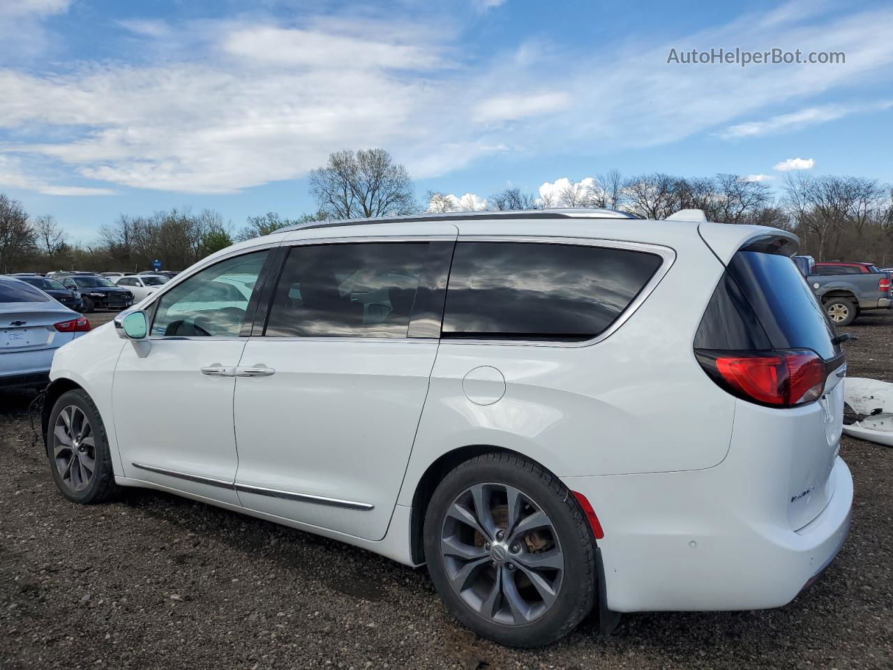 2017 Chrysler Pacifica Limited White vin: 2C4RC1GG8HR635833