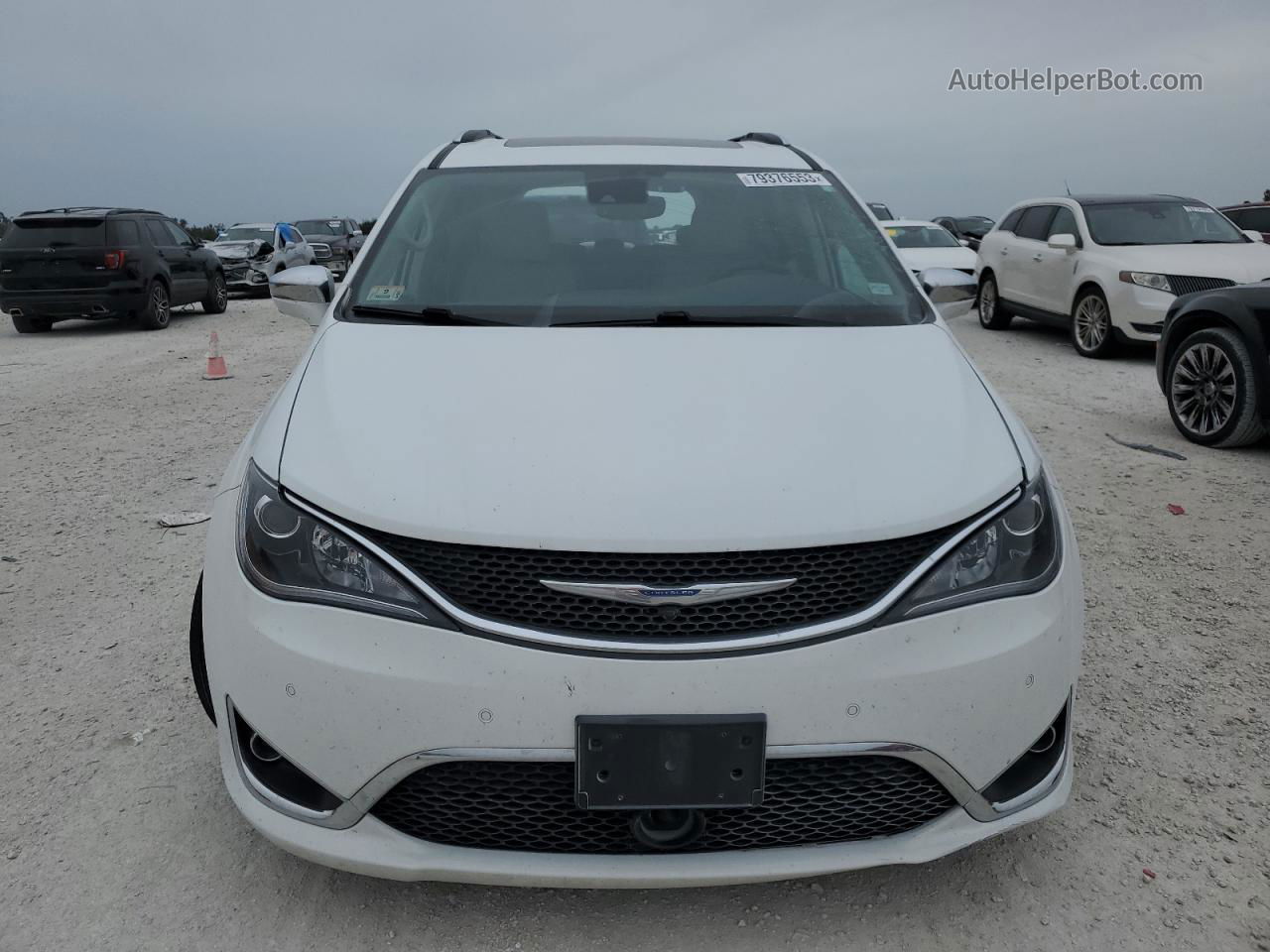 2017 Chrysler Pacifica Limited White vin: 2C4RC1GGXHR544787