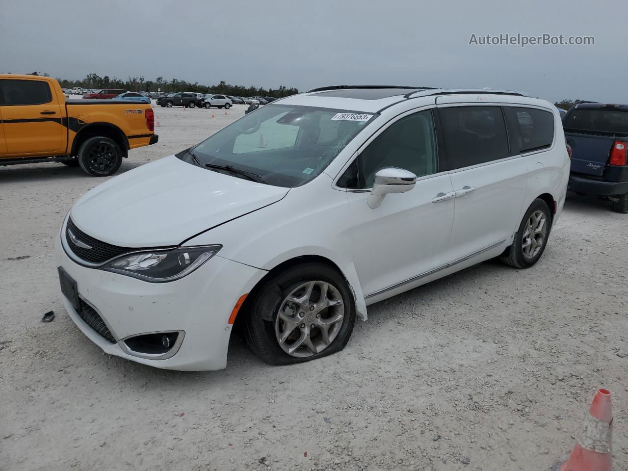 2017 Chrysler Pacifica Limited White vin: 2C4RC1GGXHR544787