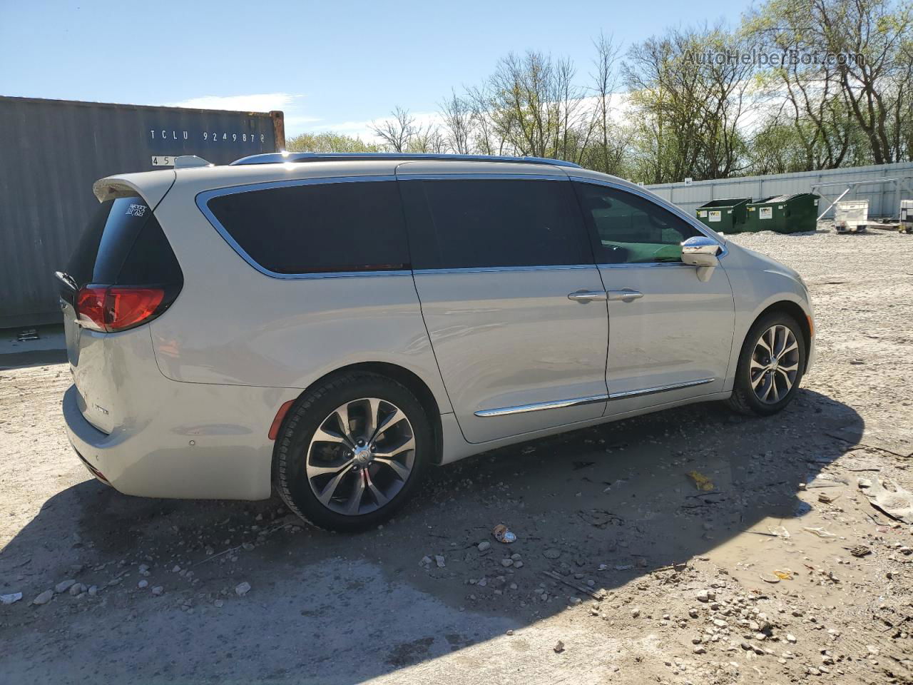 2017 Chrysler Pacifica Limited White vin: 2C4RC1GGXHR564828