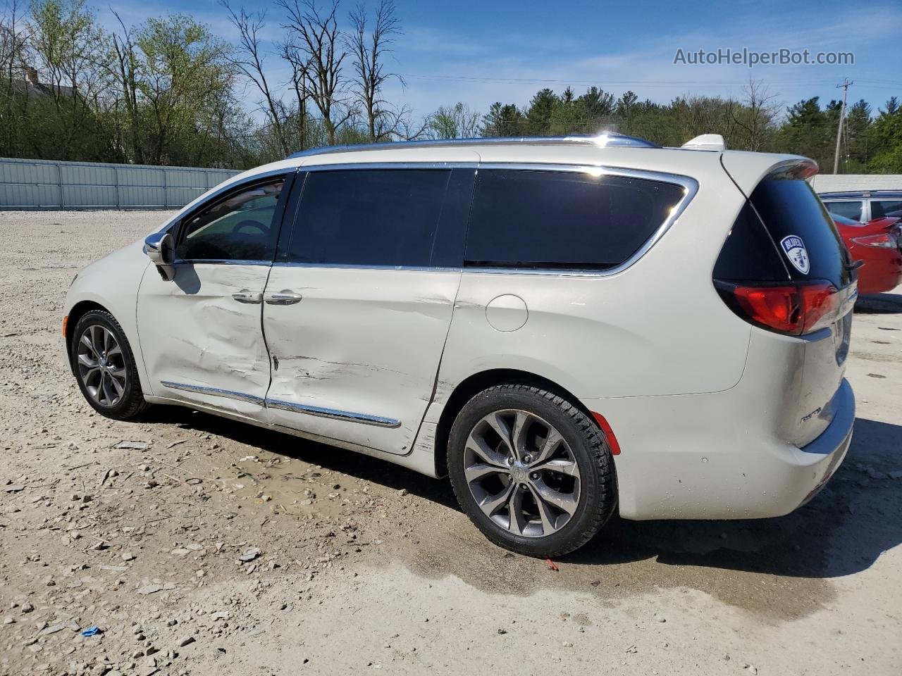 2017 Chrysler Pacifica Limited White vin: 2C4RC1GGXHR564828